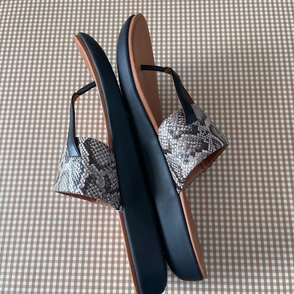 FitFlop Women's Delta Toe-Thong Sandals-Leather/Snake-Print. Size 11. EUC - Picture 7 of 14